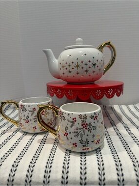 Harry And David Christmas Tea Pot And 2 Matching Cups Red & gold